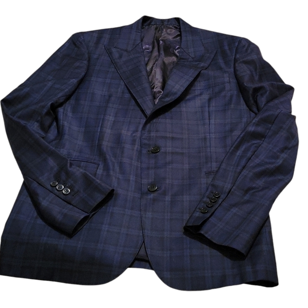 Exclusive suit tailored for Thunder player Mike Muscala